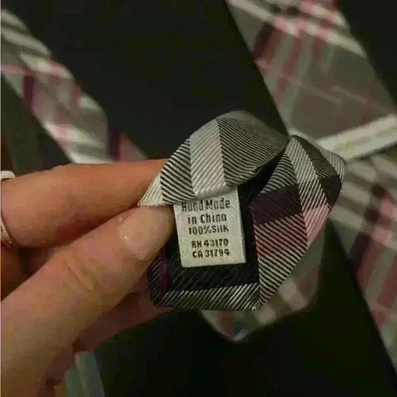 Geoffrey Beene Pure Silk Grey Purple Pink Plaid Men’s Neck Tie - Picture 5 of 5